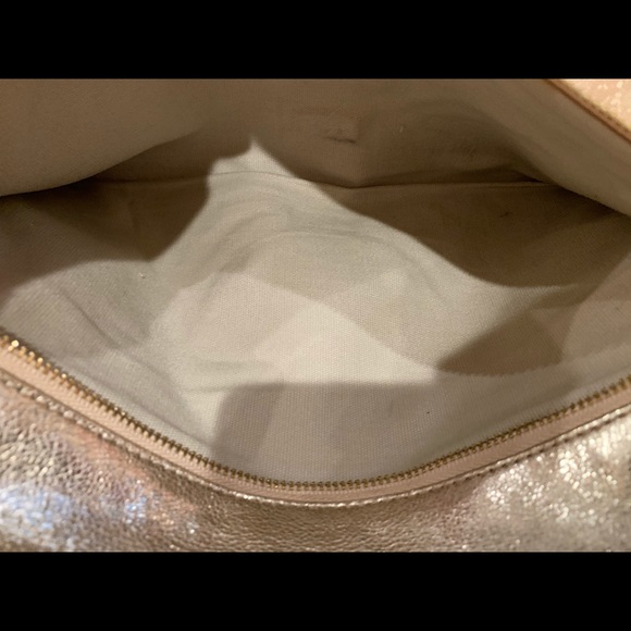 Authentic Tory Burch Reva clutch in gold - Picture 5 of 6